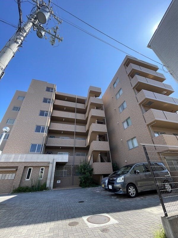 ラ・ファミリア豊中の物件外観写真