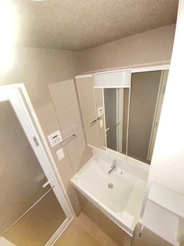 コンフォリア江坂広芝町の物件内観写真