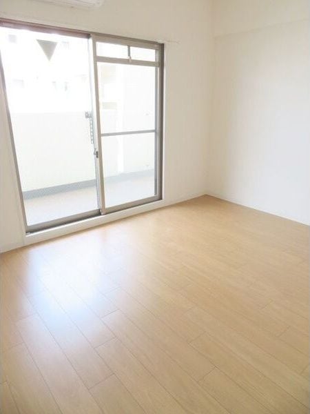 アールエスフラッツの物件内観写真