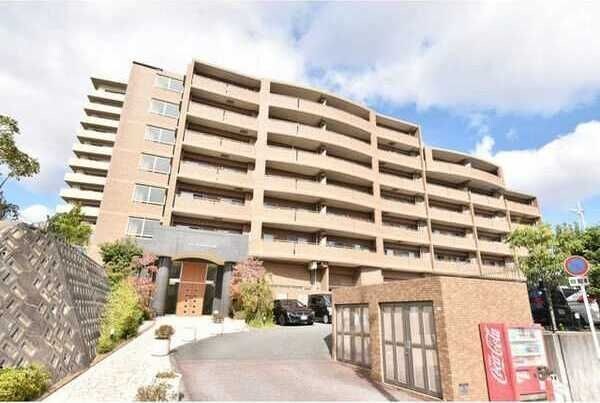 ボヌール千里中央弐番館の物件外観写真