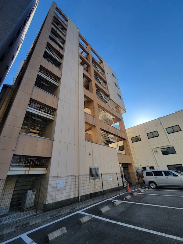 ミラクルセブン江坂の物件外観写真