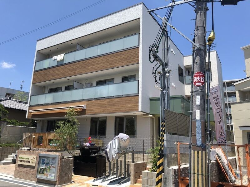 Lumbini桜塚の物件外観写真