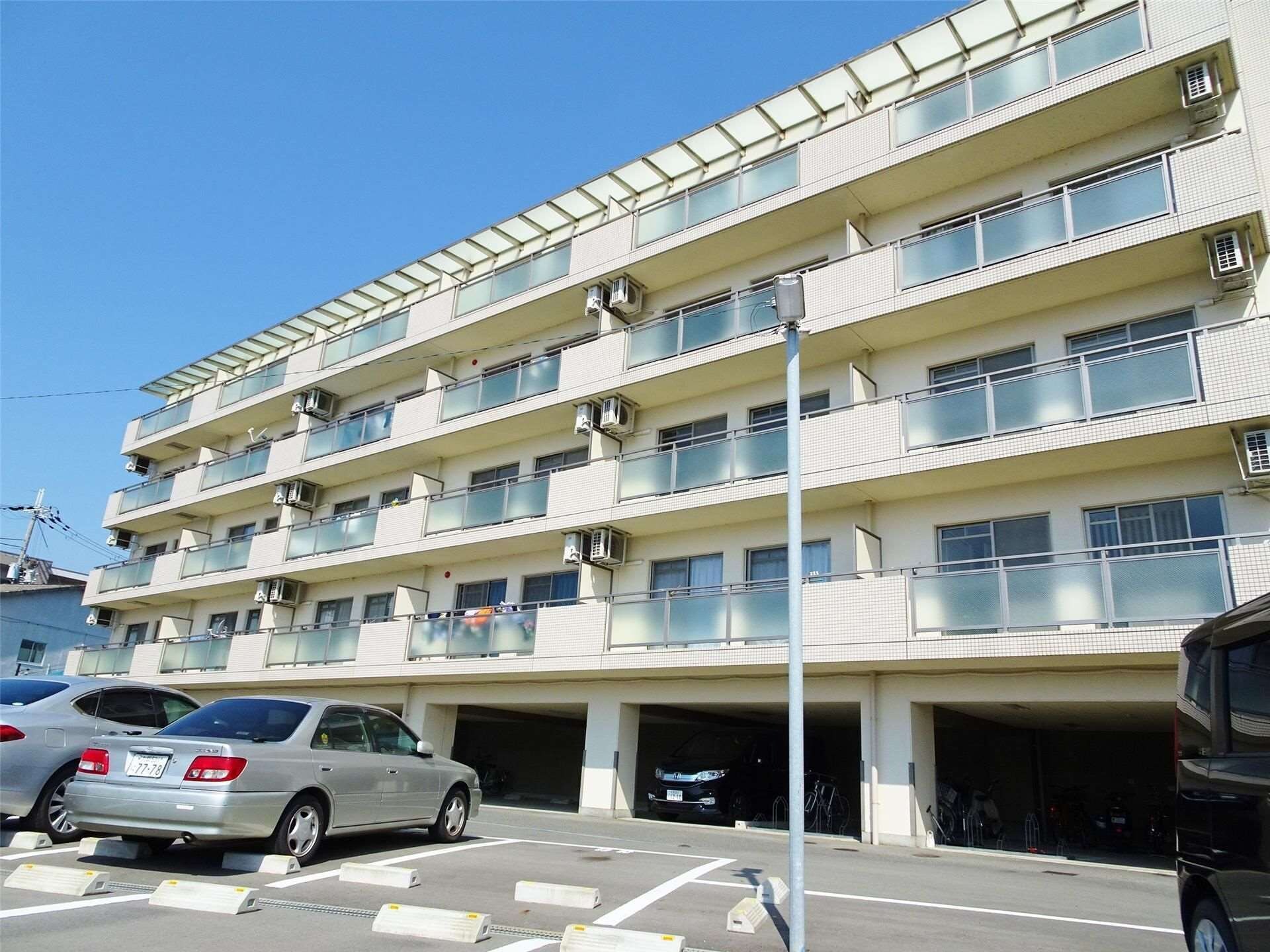 ジュネス別府の物件外観写真