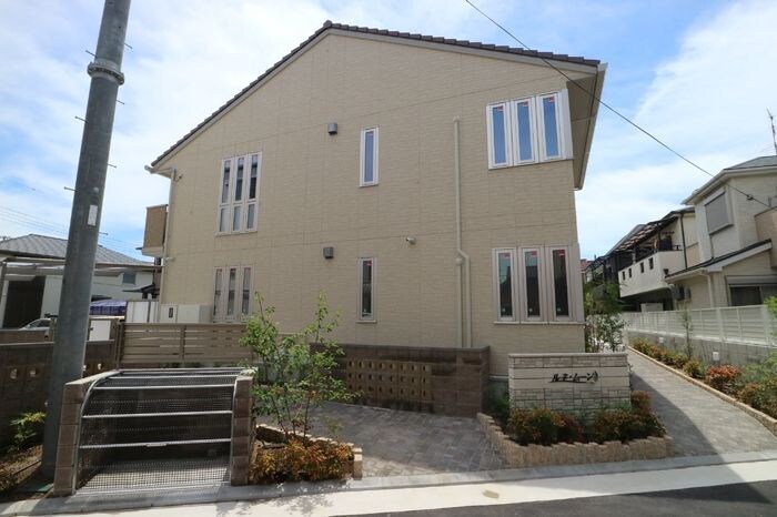 ルネ・ムーンの物件外観写真