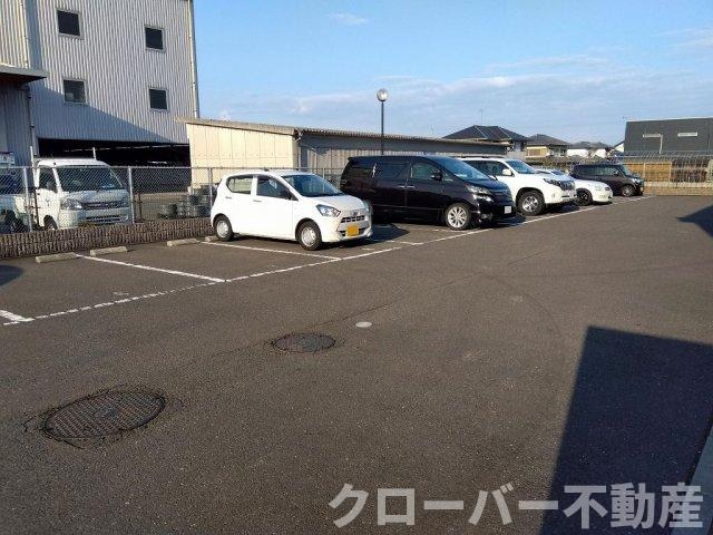 レオパレスシュトラールの物件外観写真