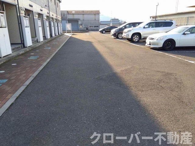レオパレスシュトラールの物件外観写真