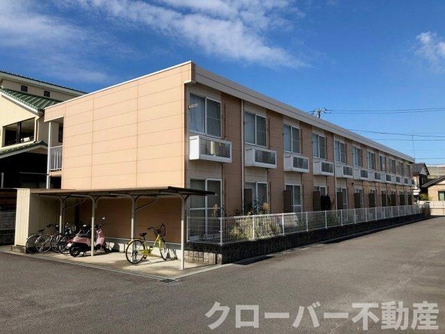 レオパレスシャルマンの物件外観写真