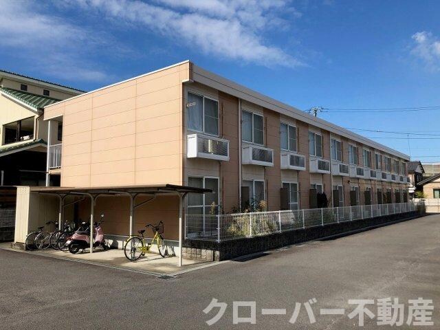 レオパレスシャルマンの物件外観写真