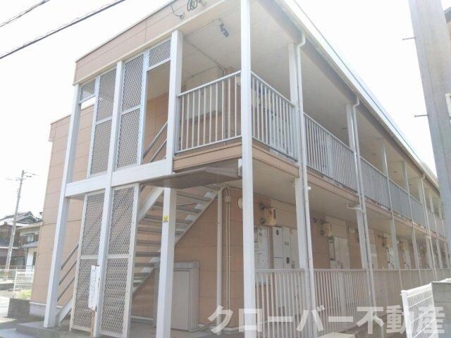 レオパレスシャルマンの物件外観写真