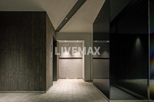 ウテナ西麻布の物件外観写真