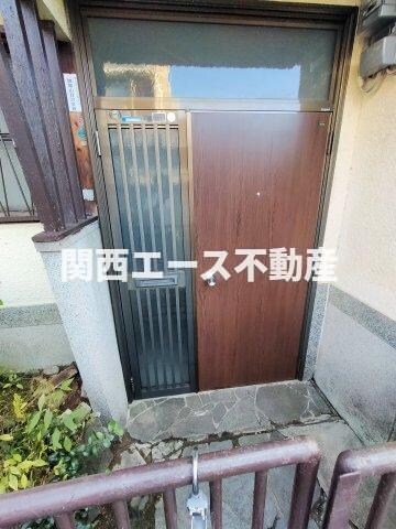 瓢箪山町貸家の物件外観写真