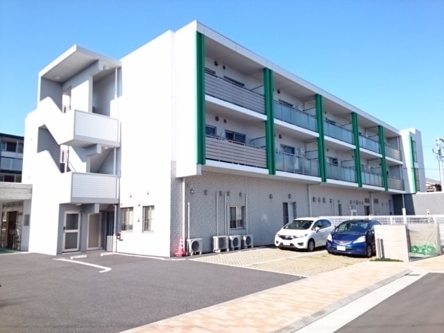 パイン　ガーデン　イケダの物件外観写真