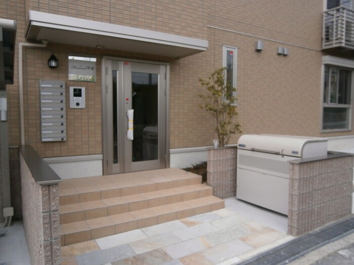 Brama甲東の物件外観写真