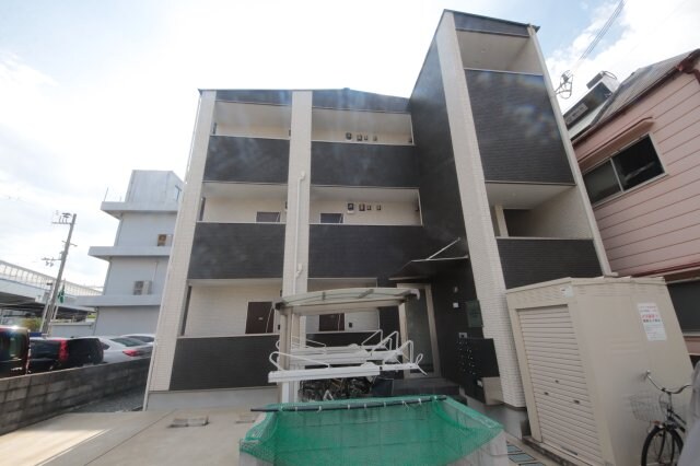 アズール尼崎の物件外観写真