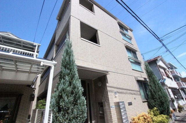 メゾントレビナの物件外観写真