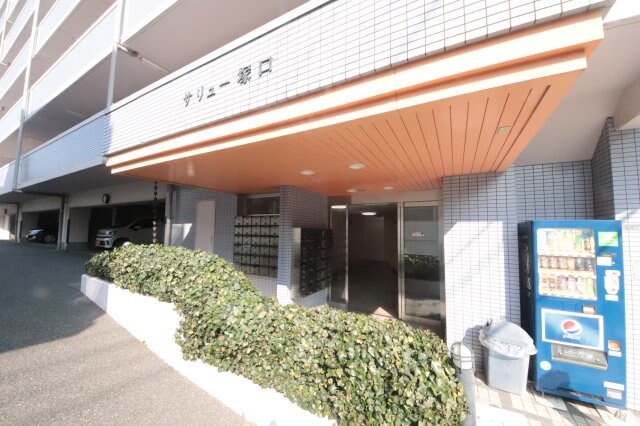 サリュー塚口の物件外観写真