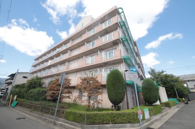 ユニテソリステ津門川の物件外観写真