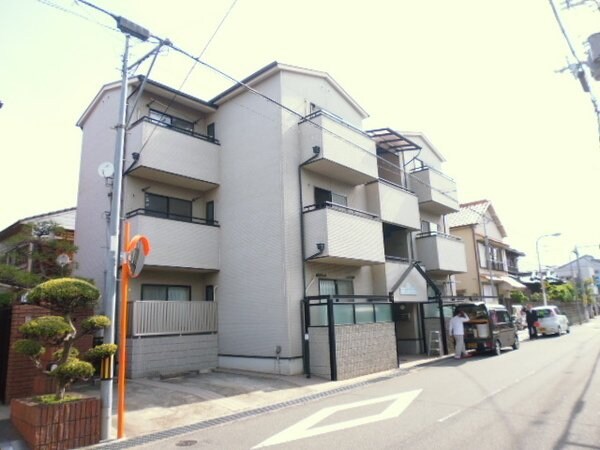 ヴレ・ロワイヤルの物件外観写真