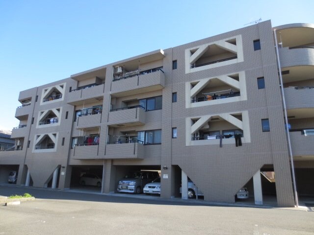 ジェントリーズ岡田の物件外観写真