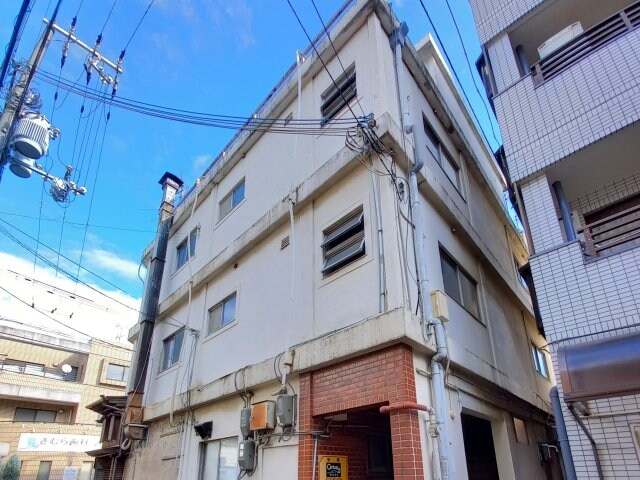 山田マンションの物件外観写真