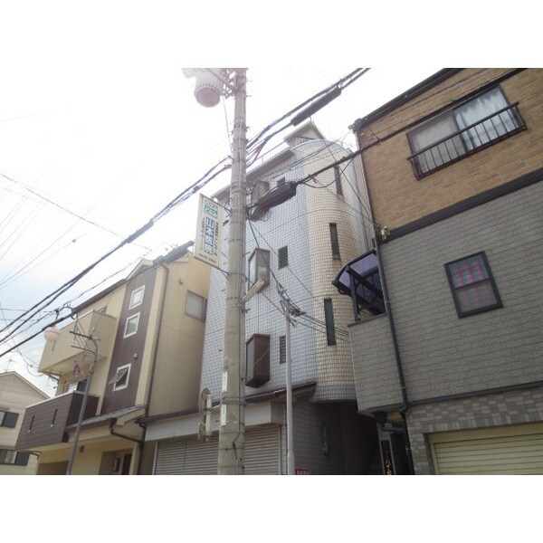 ロイヤルハイム楠根の物件外観写真