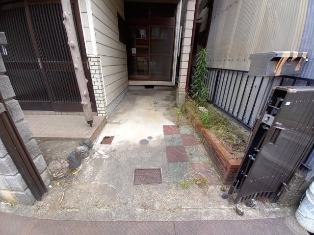 藤阪駅 徒歩18分 1階の物件外観写真