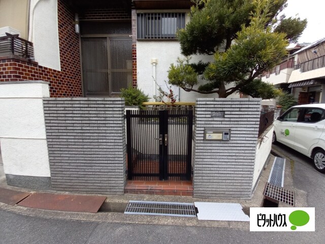 藤阪駅 徒歩9分 1階の物件外観写真