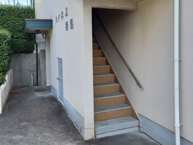 ハイネス香里の物件外観写真