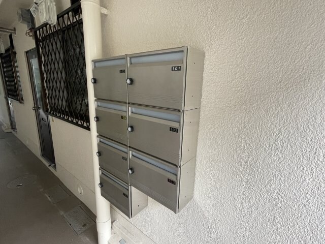 ハイネス香里の物件外観写真