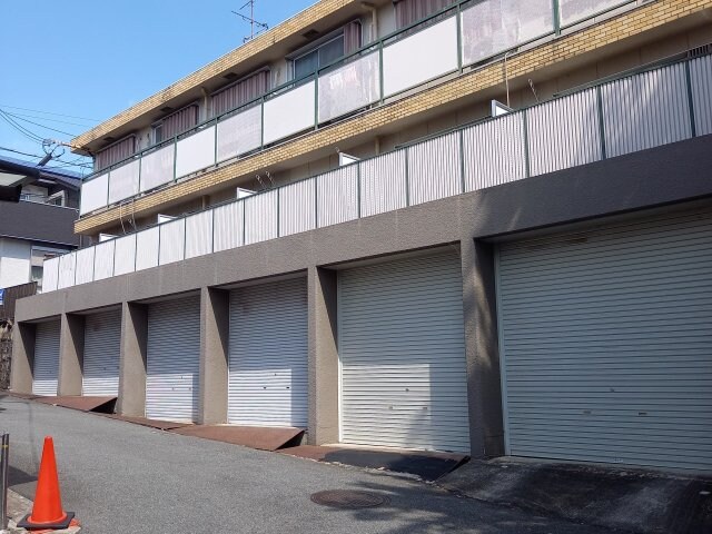 ハイネス香里の物件外観写真