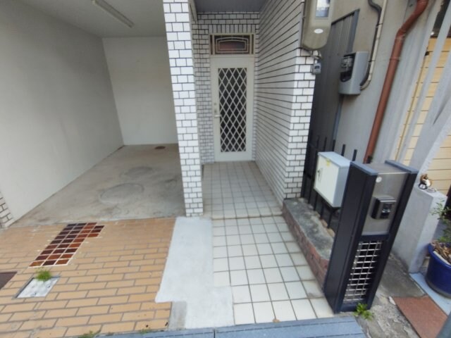 寝屋川市駅 バス15分  仁和寺下車：停歩4分 1階の物件外観写真