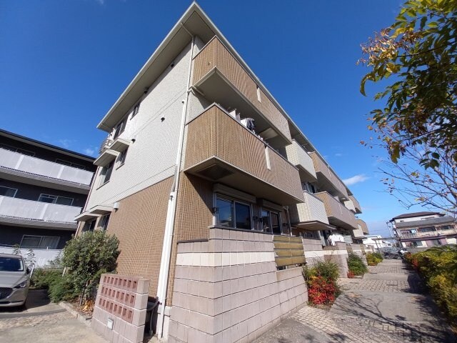 グランドゥールの物件外観写真