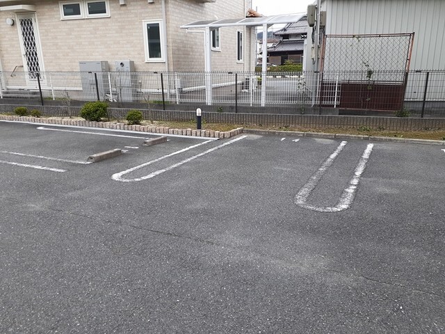 ラ・フローレンスの物件外観写真