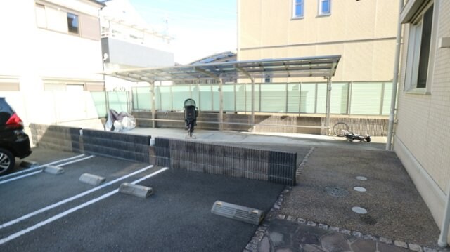 スクウェア街の物件外観写真