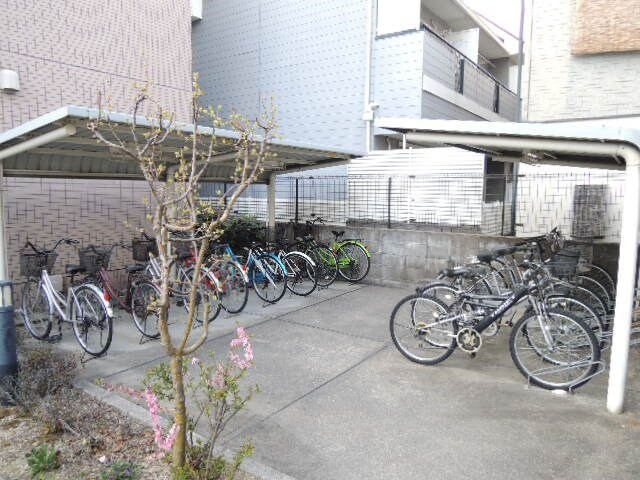 アバンザール香里園の物件外観写真