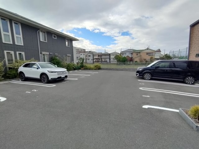 ファミールクレセントA棟の物件外観写真