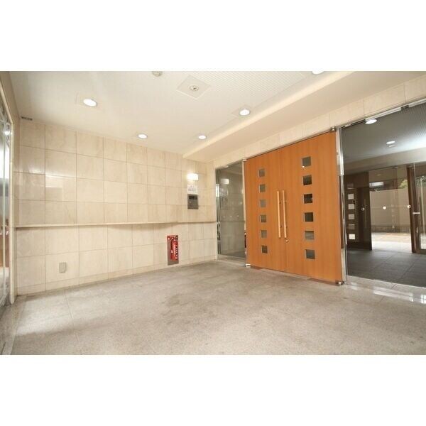 セレブランド堀田駅前の物件外観写真