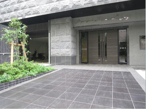 プレサンス丸の内城雅の物件外観写真