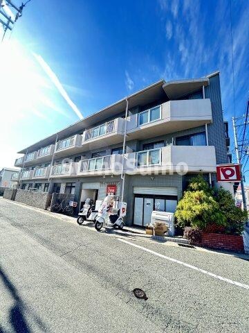 アングラーダムの物件外観写真