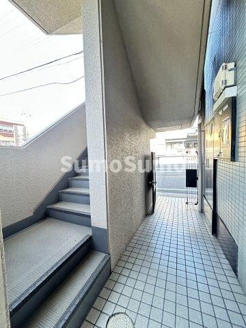 アングラーダムの物件外観写真