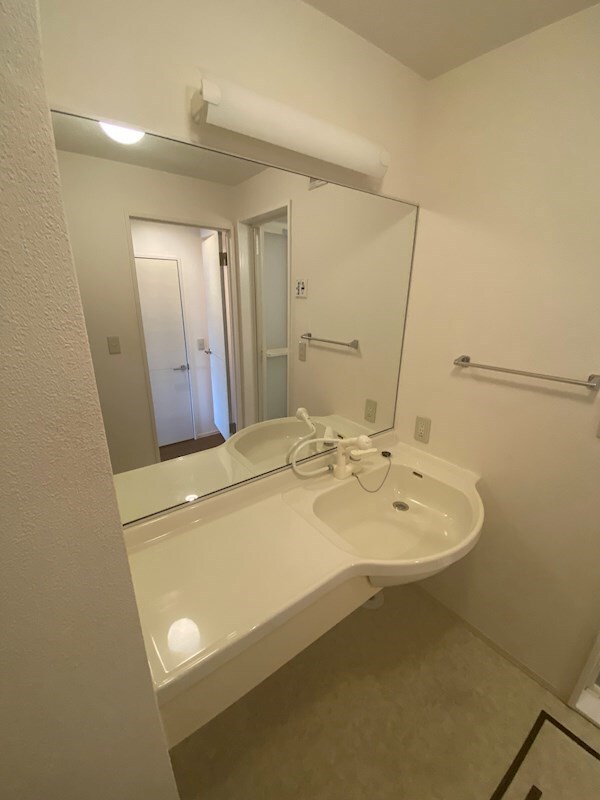 リバープレイス中山手の物件内観写真