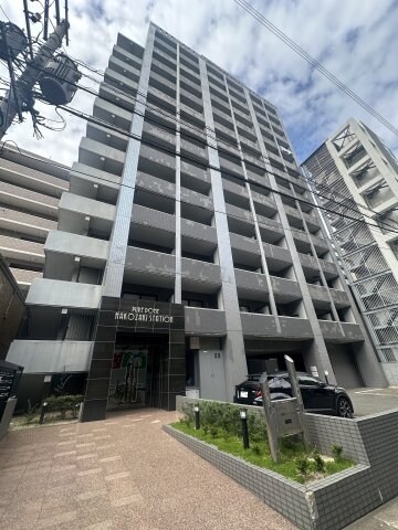 ピュアドーム箱崎ステーションの物件外観写真