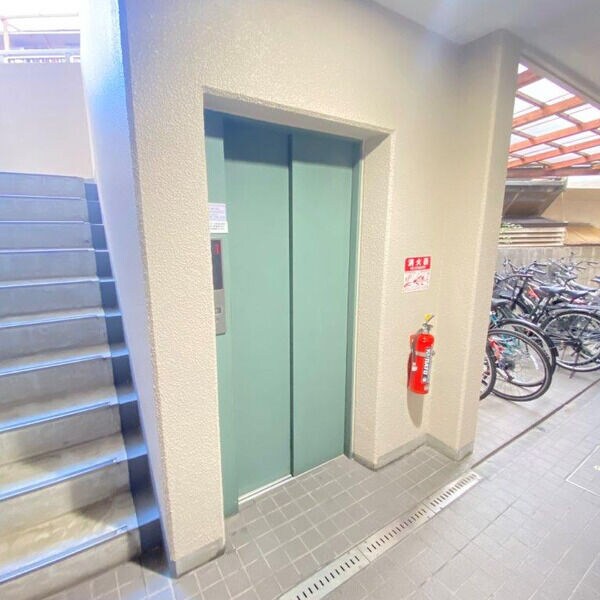 ADORERの物件外観写真