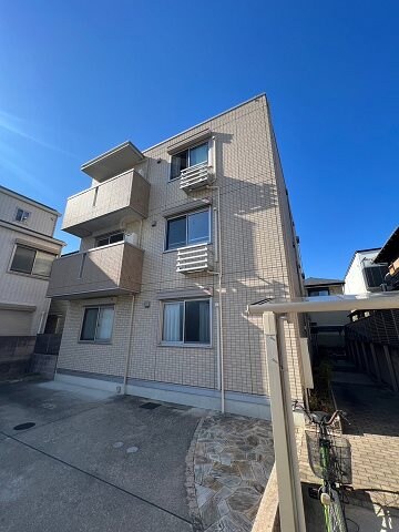 フローリッシュの物件外観写真