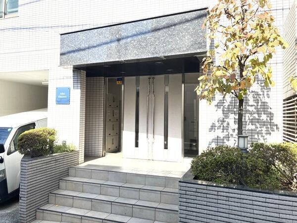 アーデン北沢の物件外観写真