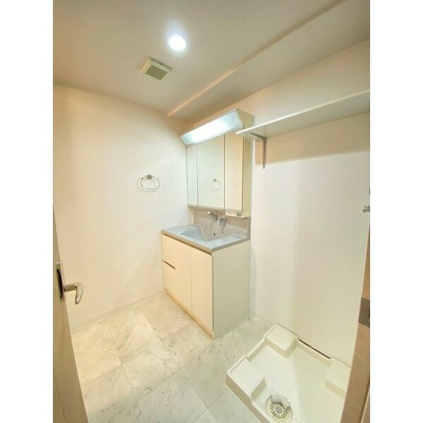 日本橋駅 徒歩7分 12階の物件内観写真