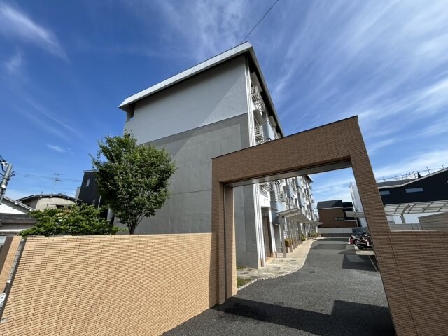 マンション東岡の物件外観写真