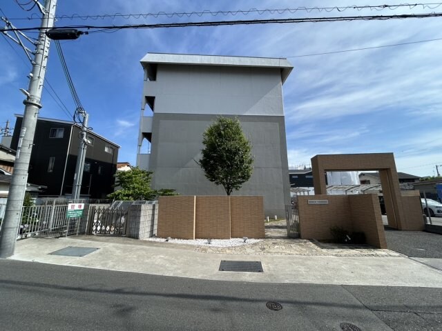 マンション東岡の物件外観写真