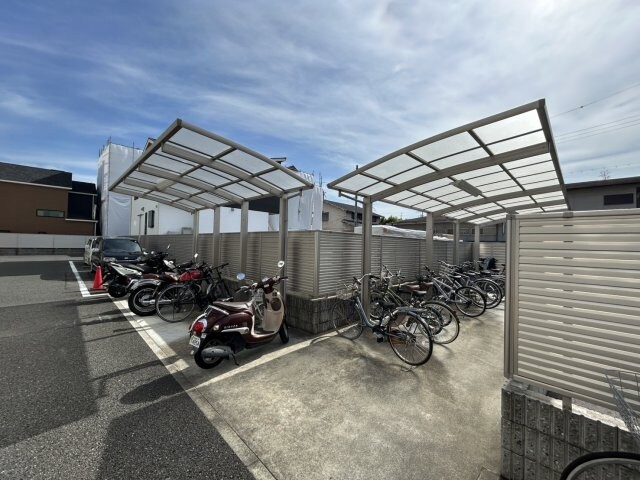 マンション東岡の物件外観写真