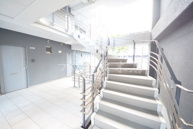 ラ・メゾン・リュミエール彩都の物件外観写真